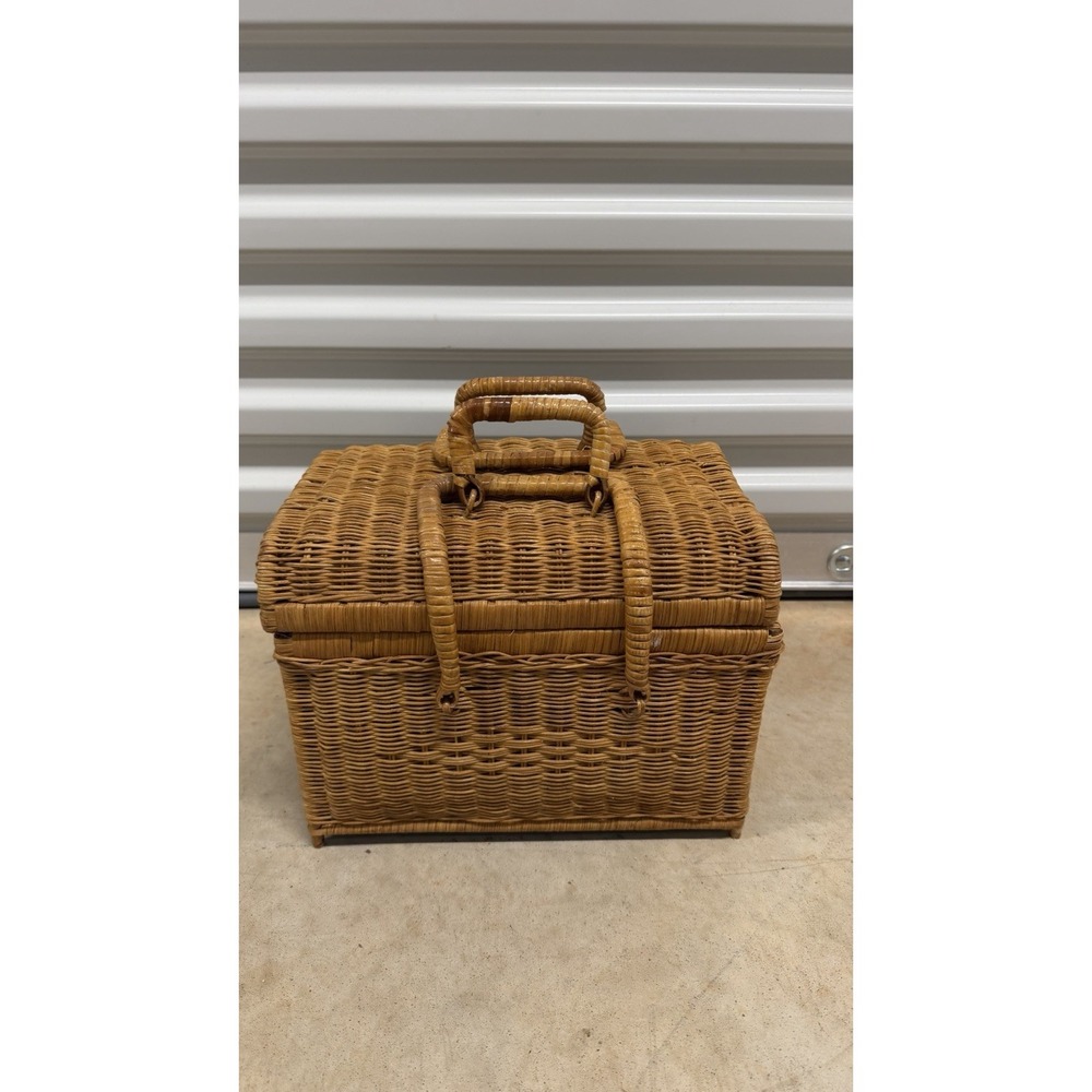 Vtg Large Wicker Basket Double Hinged Handles Sewing Basket,Picnic, crafts 12"
